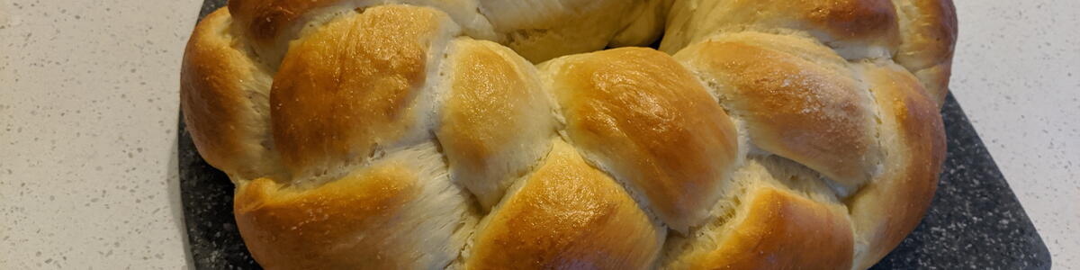 circular loaf of challah