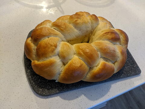 circular loaf of challah